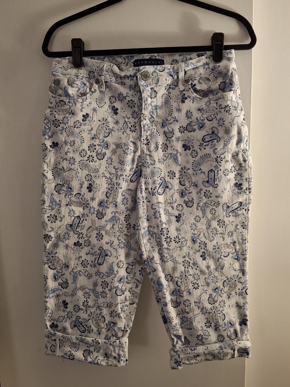 Bandolino Women's Blue Floral Crop Jeans